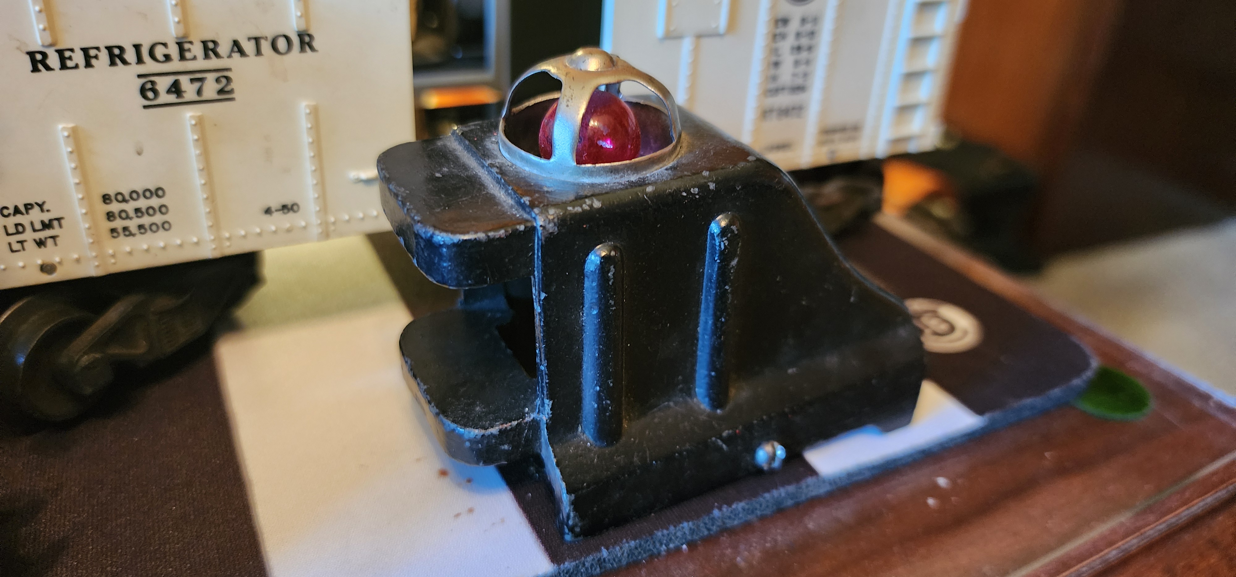 Lionel No. 025 Illuminated Track Bumper